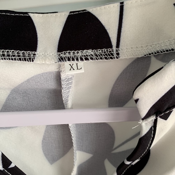 White and black floral sleeveless V-neck dress Size XL - Picture 2 of 6